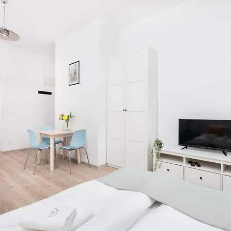 Bright - Kazimierz- By Upstairs Krakau